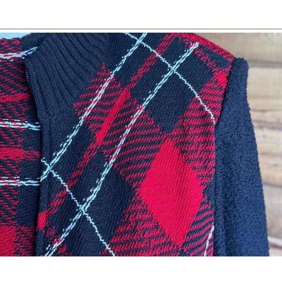 St. John Collection Tartan Jacket and Sleeveless Shirt Set - Picture 7 of 12